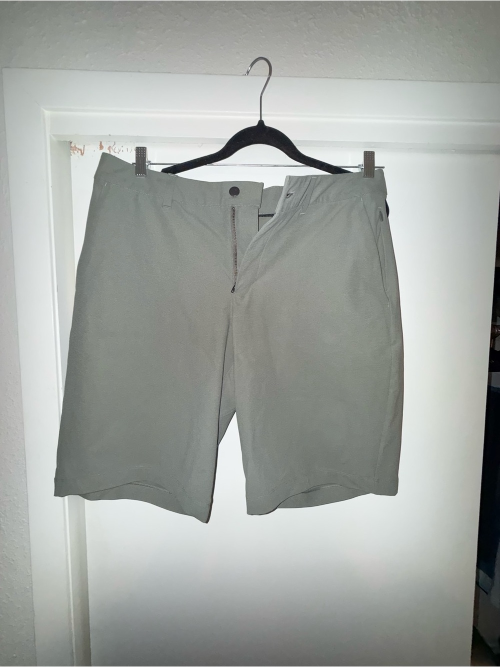 Lululemon Commission Shorts Men’s Size 34 Grey